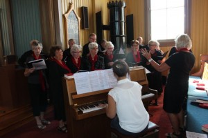 Eidskog Vocalis fikk opp sangen i Vestmarka kirke søndag.