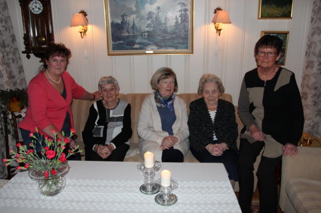 Fra venstre nyvalgt leder Anita Pedersen, Randi Marthinsen, Gerd Wiehe, Tora Thorsen og nyvalgt sekretær Guri Jerpset.