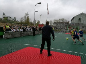 Dagen ble som vanlig avsluttet med fotballkamp mellem elever og foreldre (Foto: Hilde Sørli)