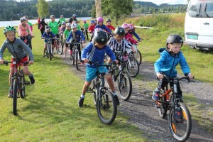 De som startet sykkelløpet rundt Harstadsjøen hadde seks kilometer foran seg.