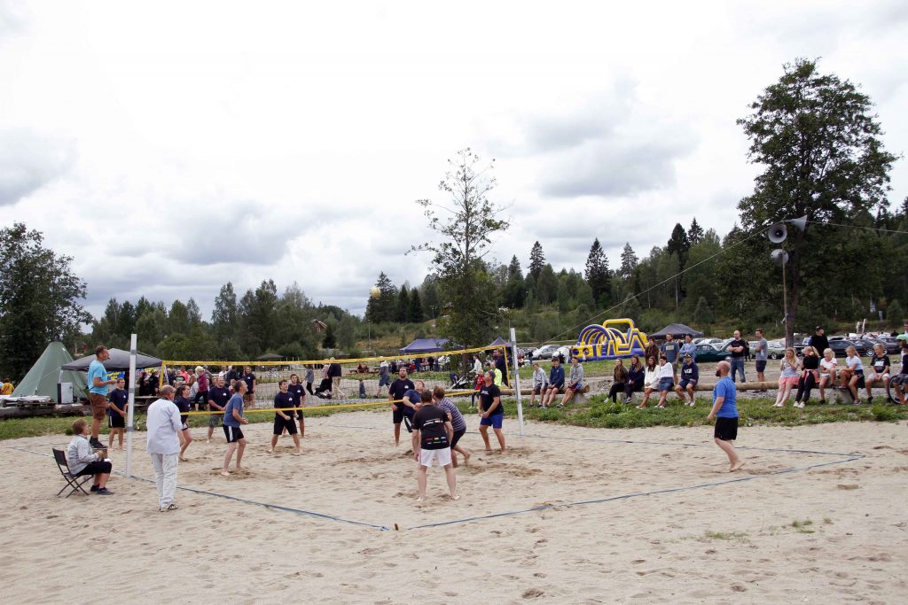 Innledende runde i volleyballturneringen. Foto Astri Kløvstad