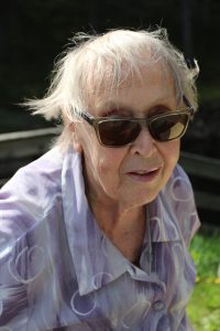 Ragnhild Bjørnstad fra Bjørkelangen er 86 år. På grunn av den vakre naturen meldte hun seg på årets Sootkanalmarsj og tok en liten tur med rullator.