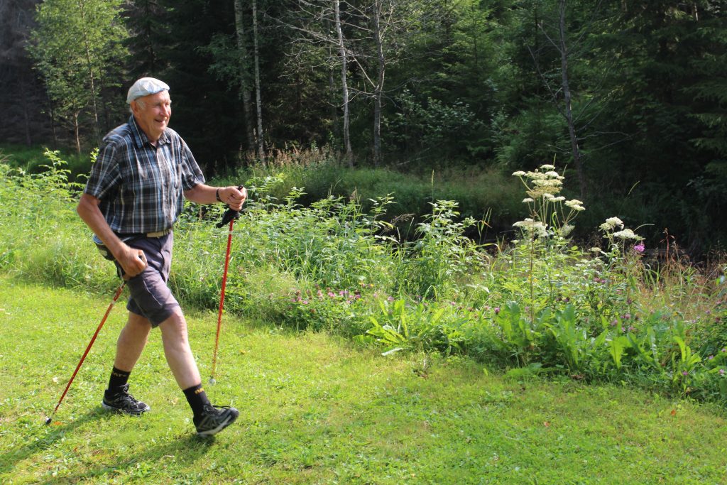 HASTVERK: Gunnar Finsrud fyller snart 87 år men for 31. gang gjennomførte han Sootkanalmarsjen med godt driv søndag.