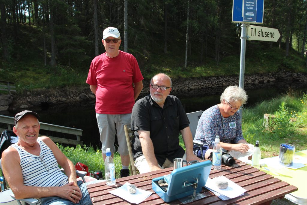 Erik Bråthen, Kjell Erik Strøm, Kjerstin Haug og Arne Delviken (bak) var  ansvarshavende i startområdet.